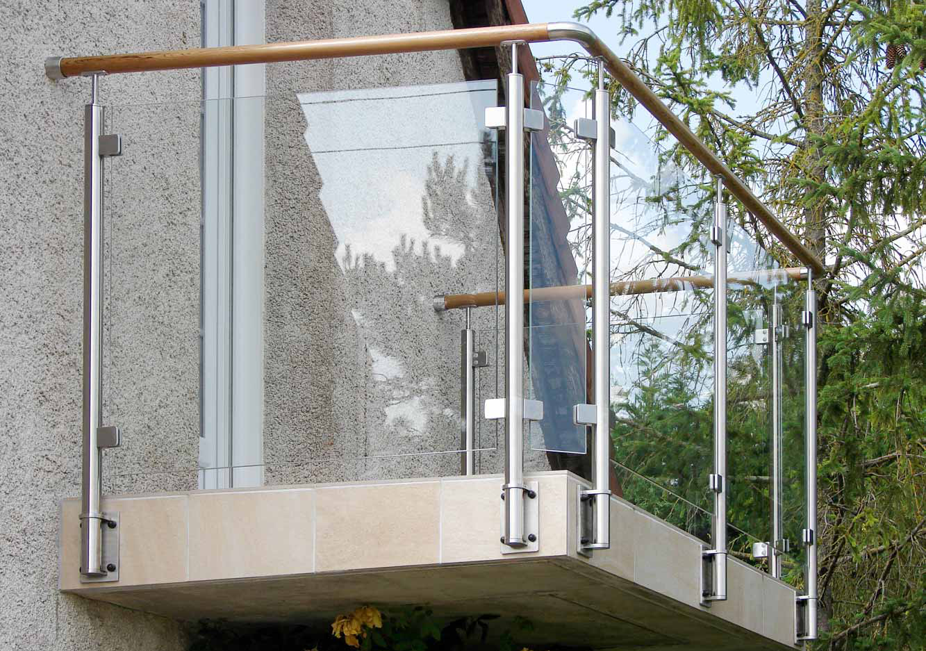 Outdoor Glass Balustrade Systems: Side Mount Stainless Steel Glass Balustrade