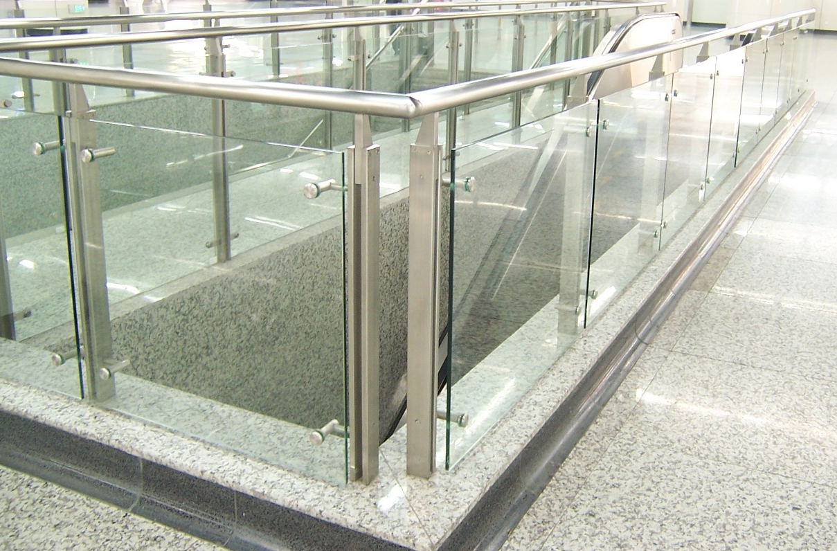 balcony glass railing